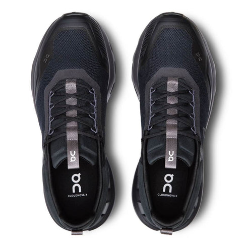TENIS NEGROS CLOUD NOVA X ON