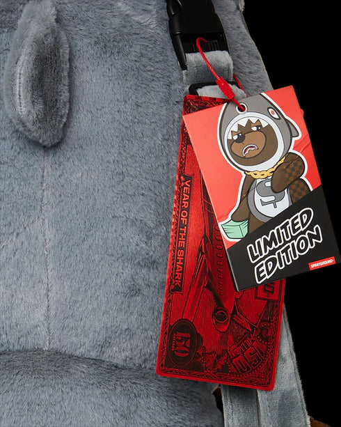 MOCHILA DE OSO MARRÓN MONAY BEAR IN SHARK SPRAYGROUND